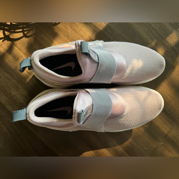 Women’s Nike Renew Run Freedom Shoes - Picture 2 of 6